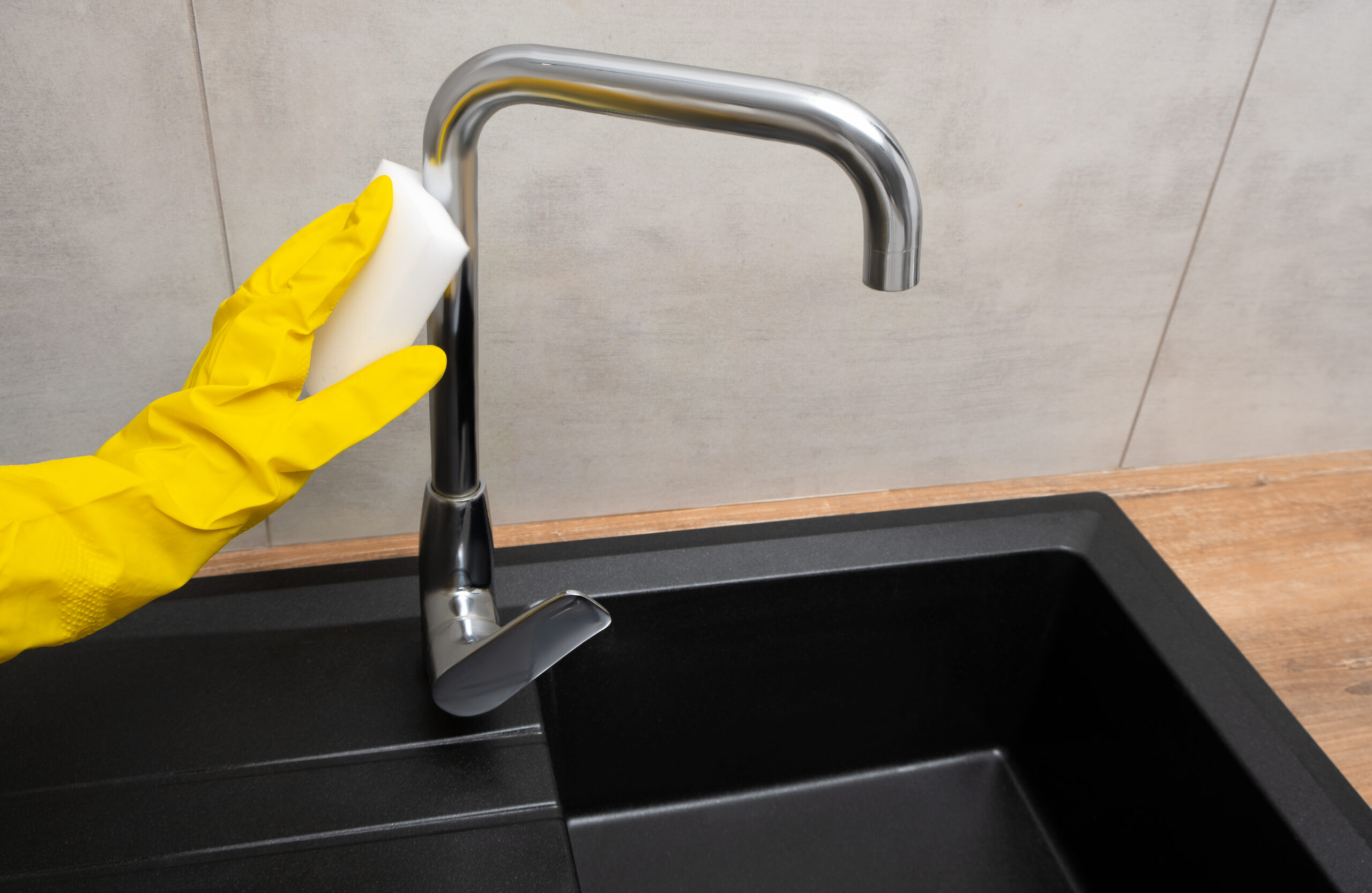 How to clean your kitchen faucet?